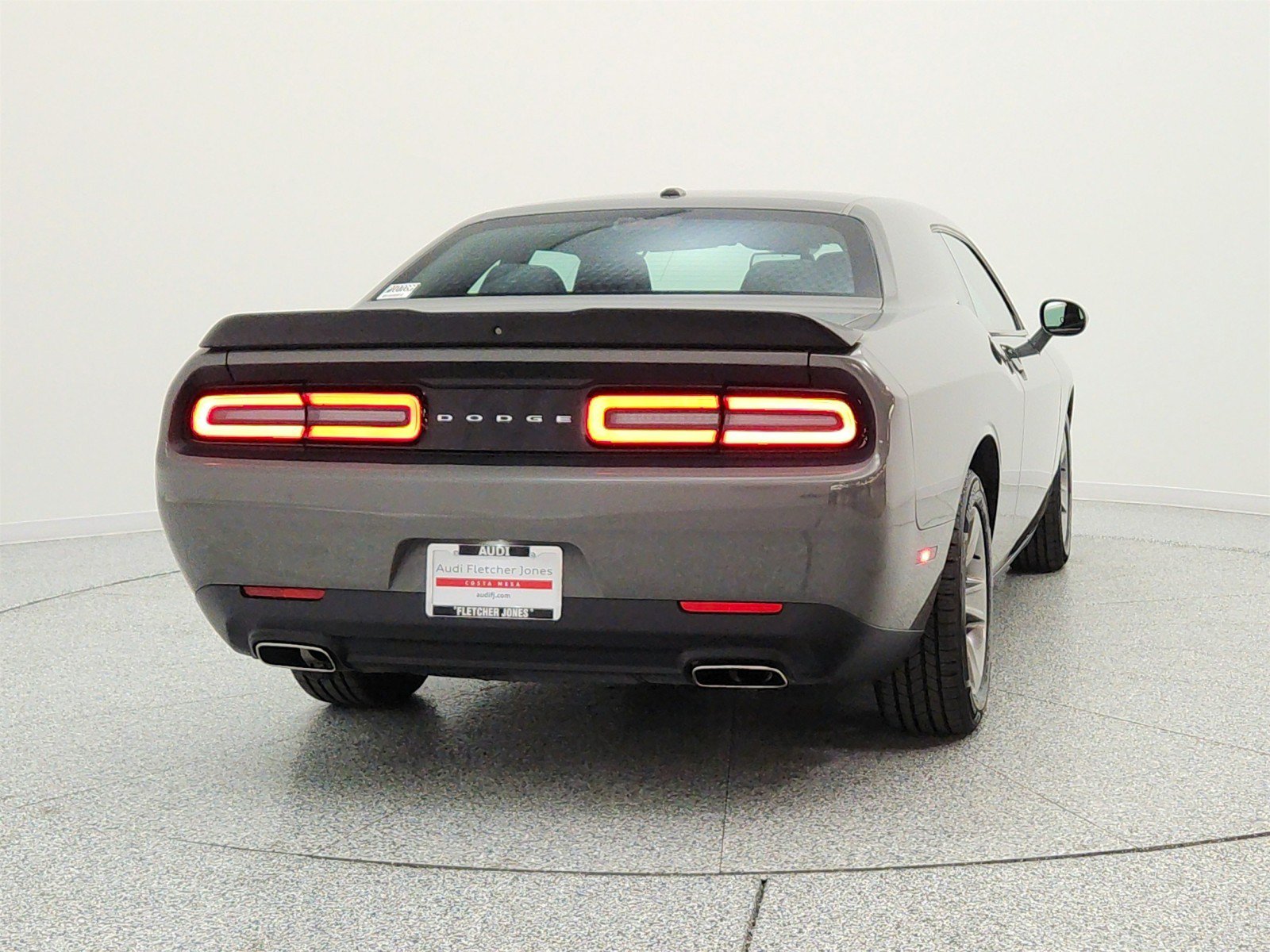 Used 2019 Dodge Challenger SXT RWD image 6