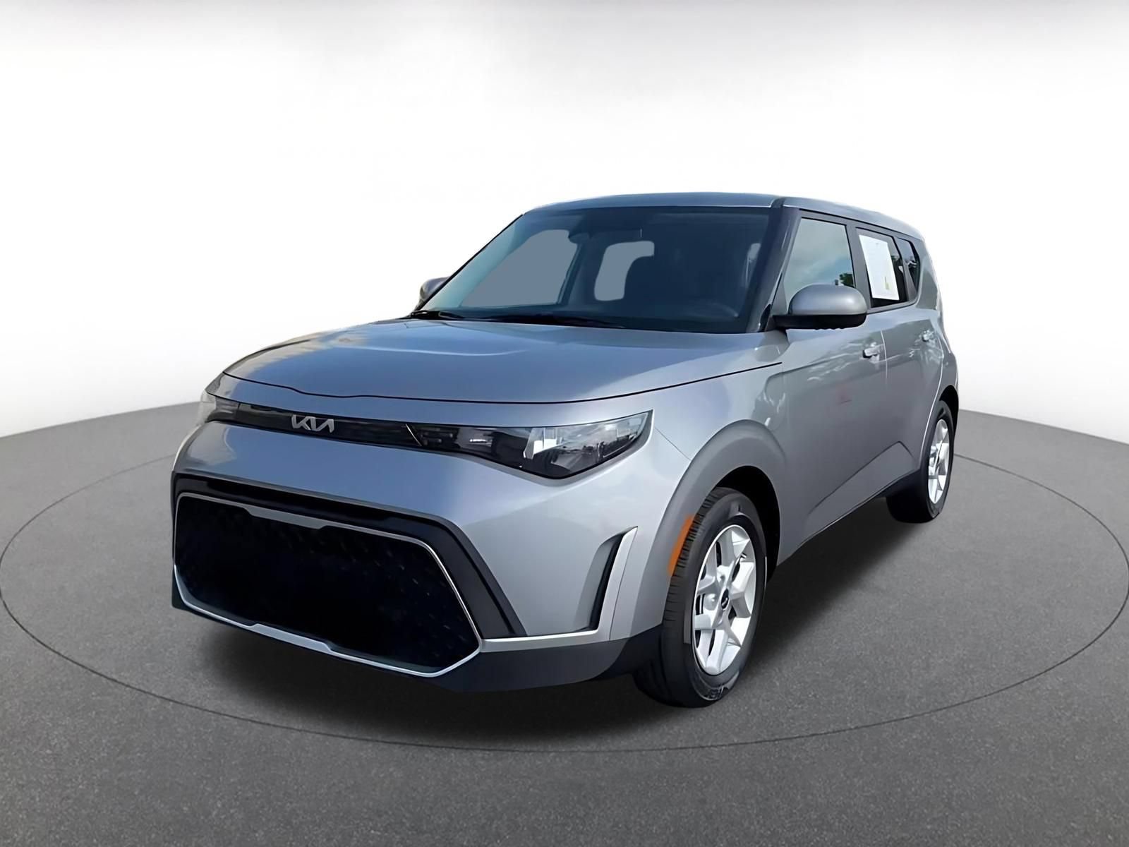 Used 2025 Kia Soul LX w/ LX Technology Package FWD image 7