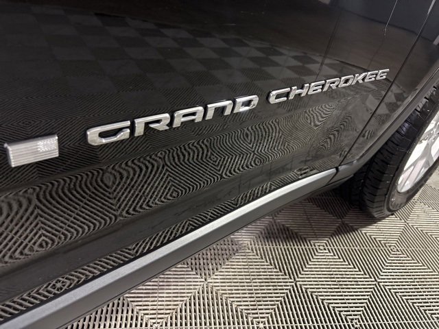 Used 2023 Jeep Grand Cherokee Limited image 3