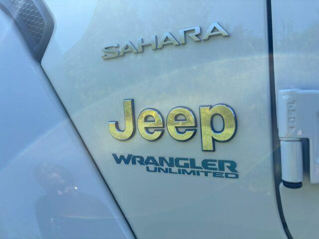 Used 2022 Jeep Wrangler Unlimited Sahara w/ Cold Weather Group AWD/4WD image 16