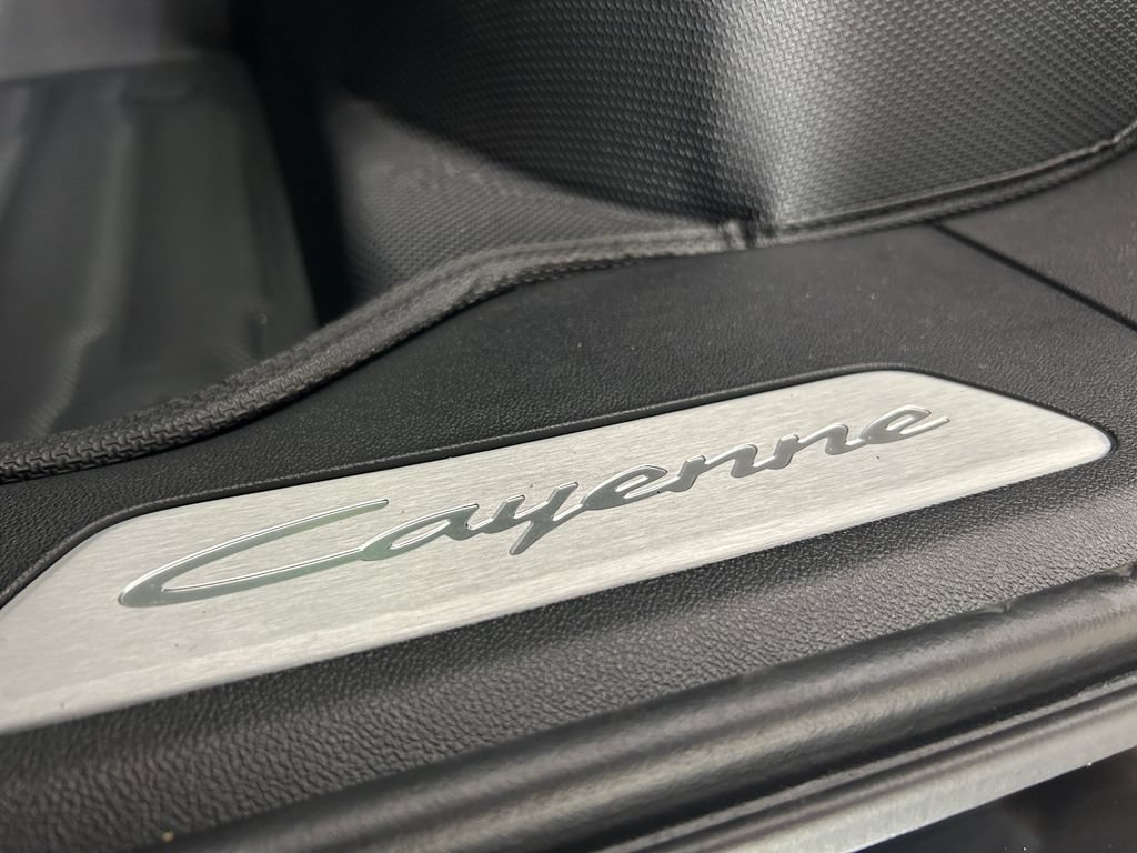 Used 2024 Porsche Cayenne Coupe AWD/4WD image 15