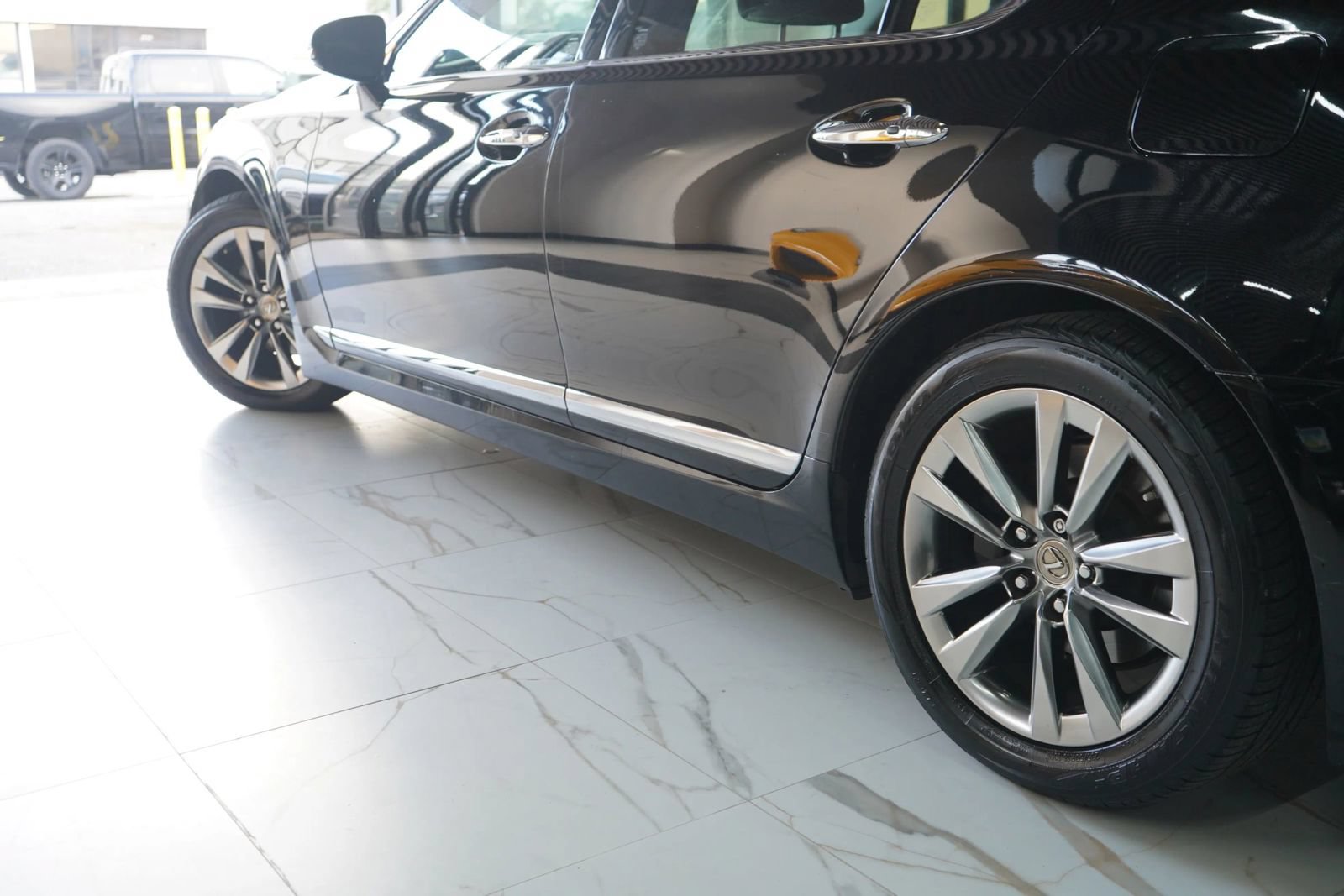 Used 2014 Lexus LS 460 RWD image 4