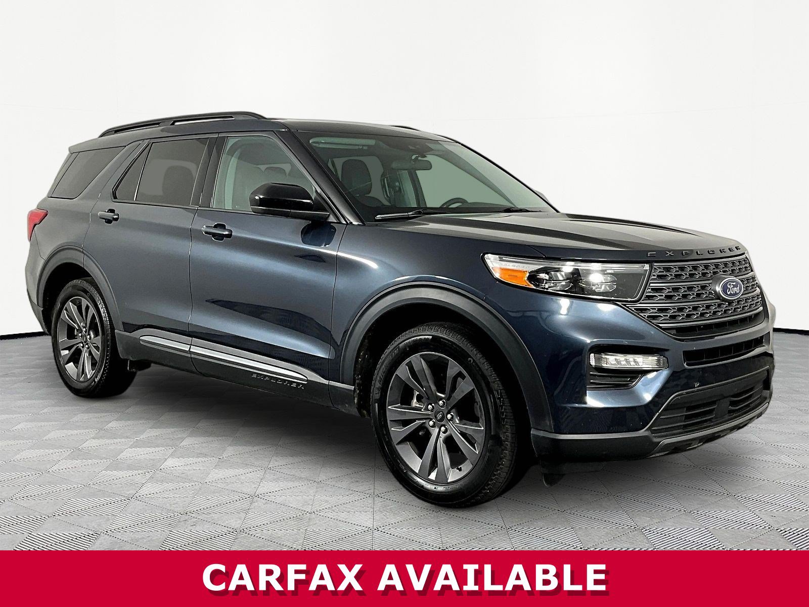 Used 2023 Ford Explorer XLT w/ Equipment Group 202A AWD/4WD image 3