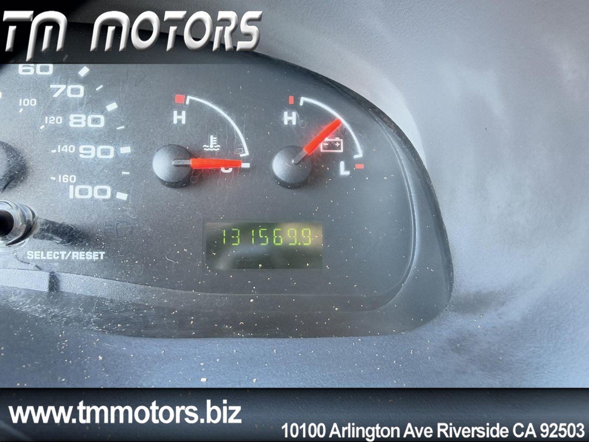 Used 2004 Ford E-350 and Econoline 350 Extended Super Duty RWD image 14