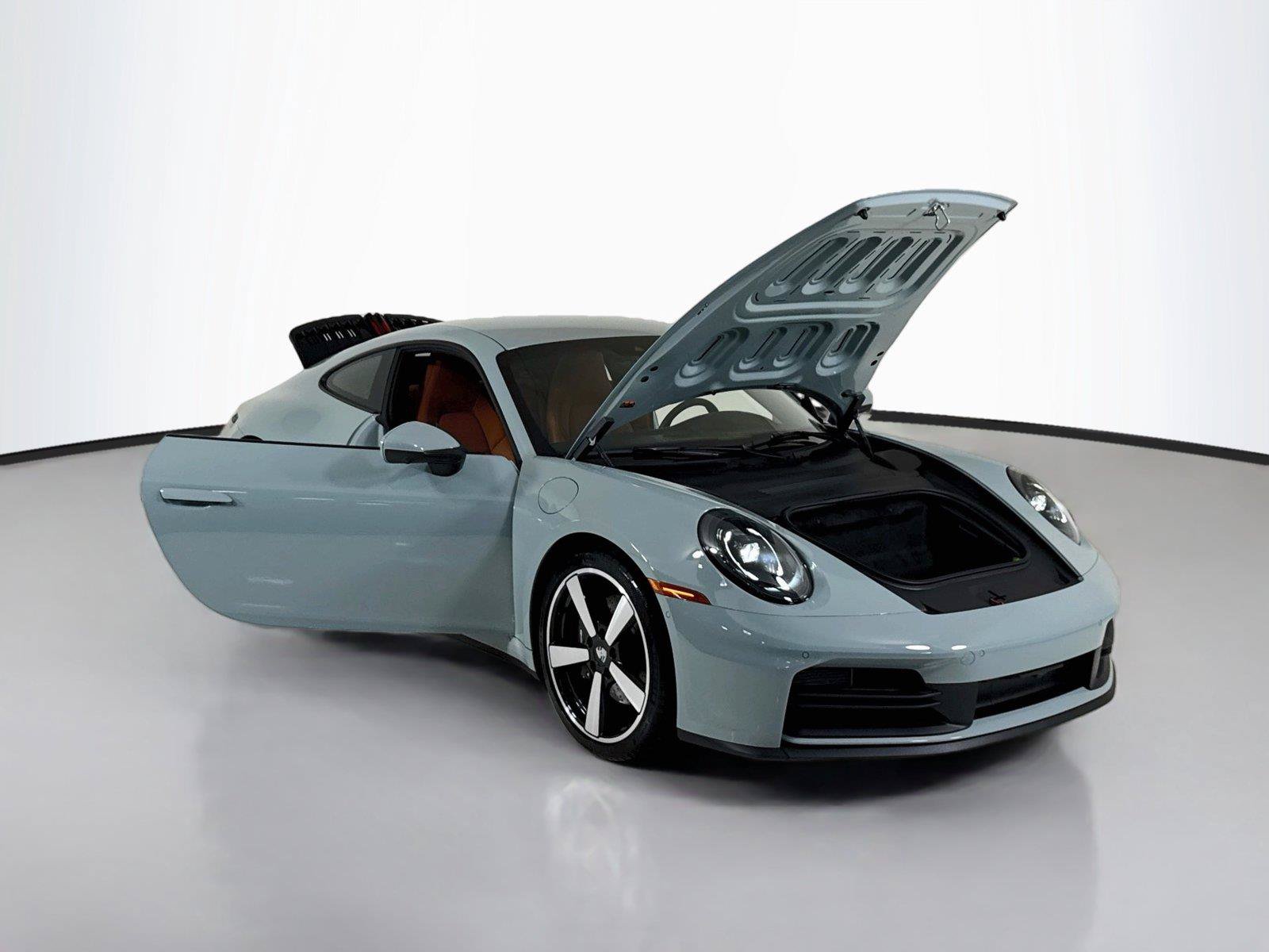 Used 2025 Porsche 911 Carrera RWD image 39