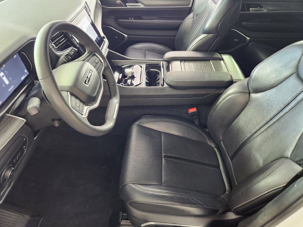 Used 2024 Jeep Wagoneer Series II AWD/4WD image 12