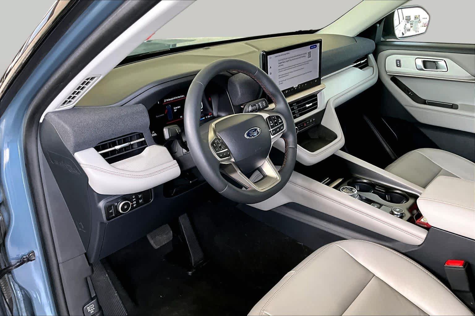 Used 2025 Ford Explorer Active w/ Active Comfort Package AWD/4WD image 18