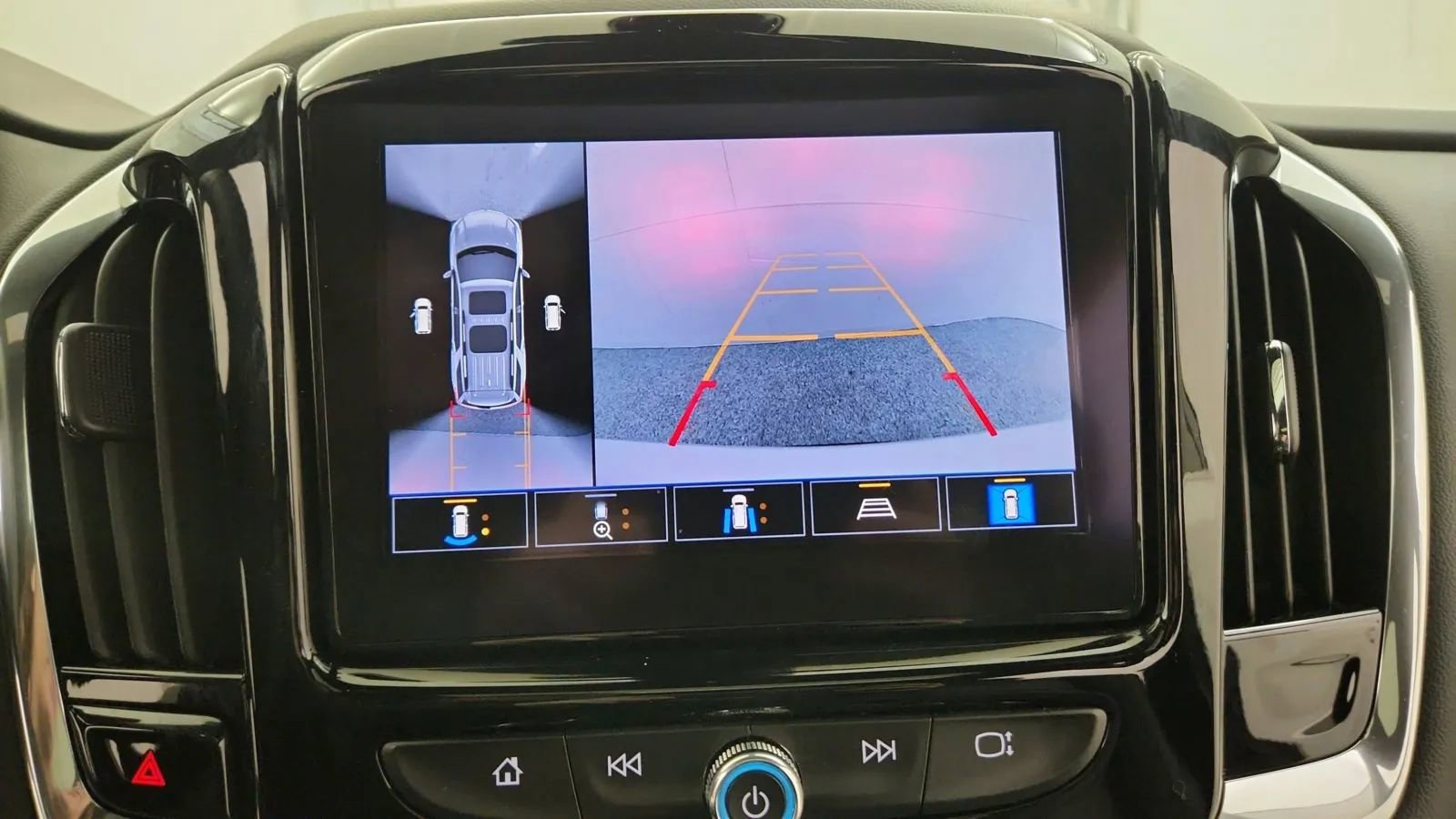 Used 2023 Chevrolet Traverse LT w/ LT Premium Package image 29