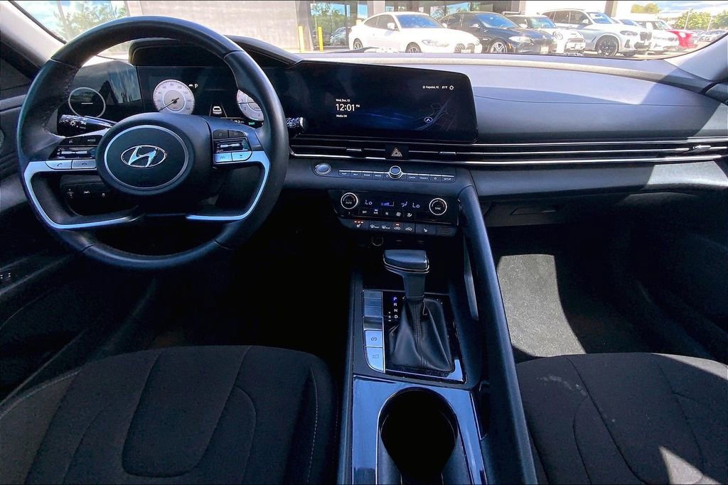 Used 2023 Hyundai Elantra SEL w/ Convenience Package image 13