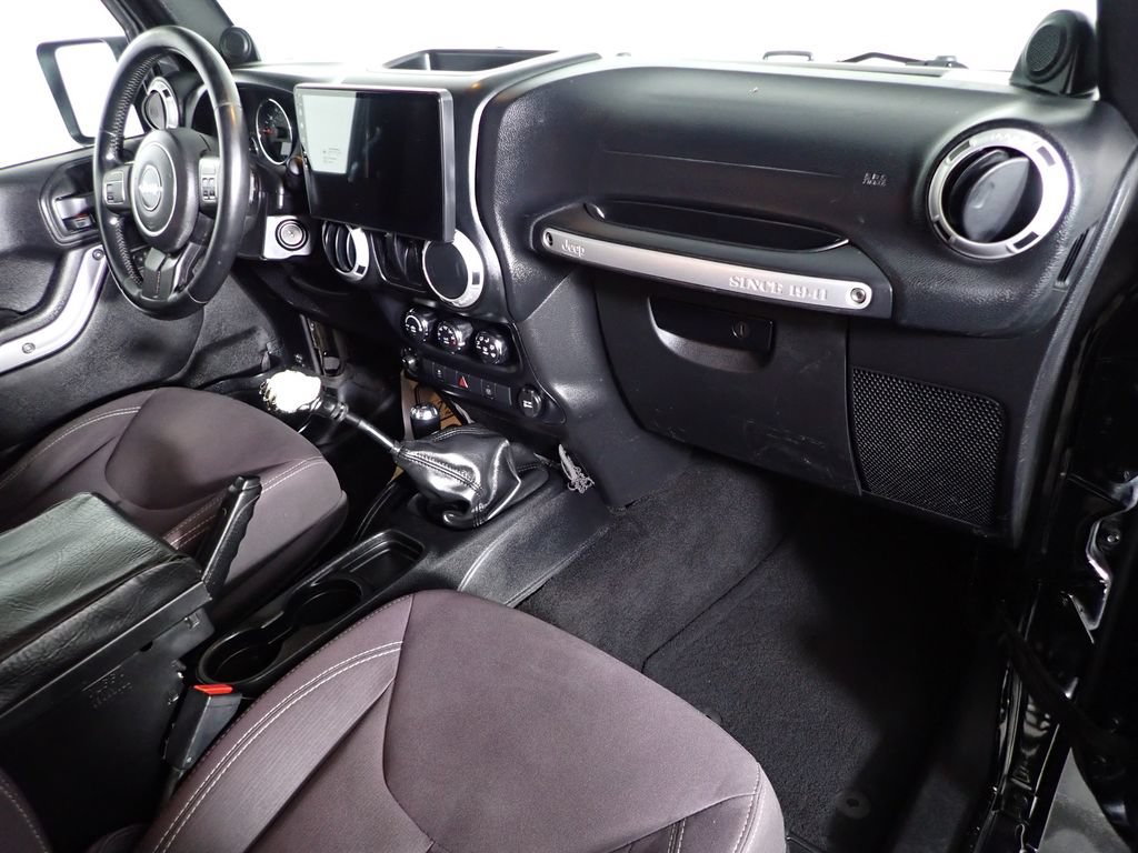 Used 2014 Jeep Wrangler Rubicon w/ Power Convenience Group AWD/4WD image 29