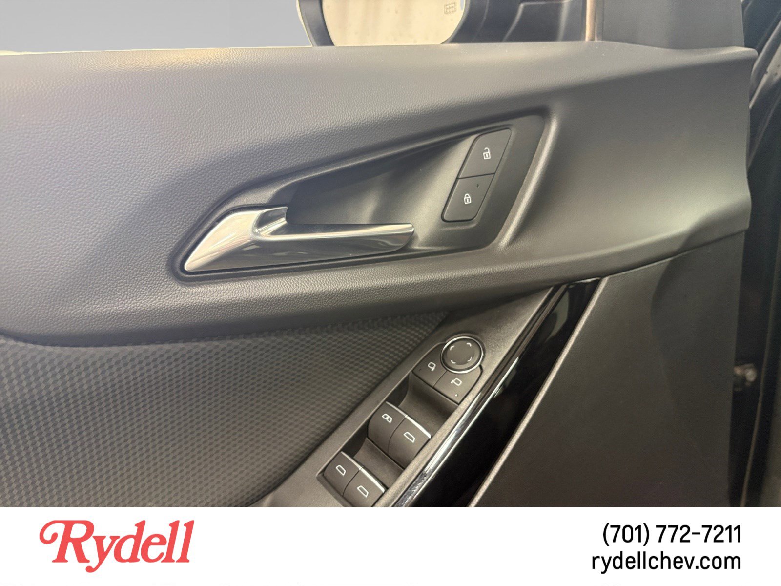 Used 2025 Chevrolet Equinox RS w/ Safety and Technology Package AWD/4WD image 11