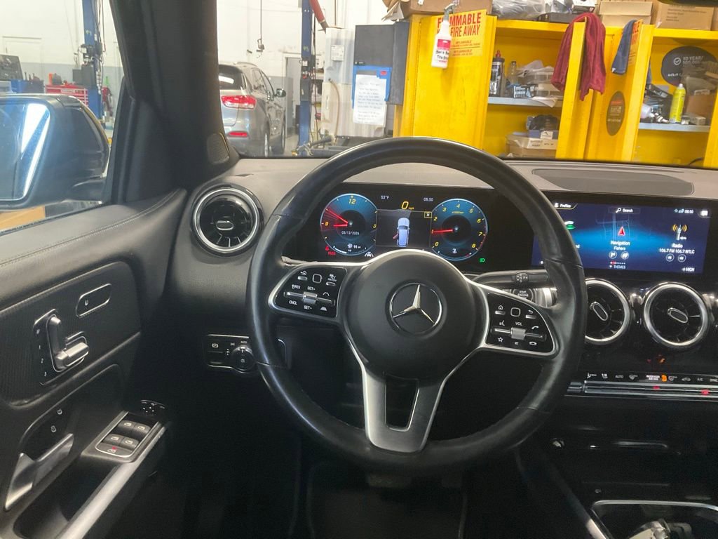 Used 2023 Mercedes-Benz GLB 250 4MATIC w/ Premium Package image 14