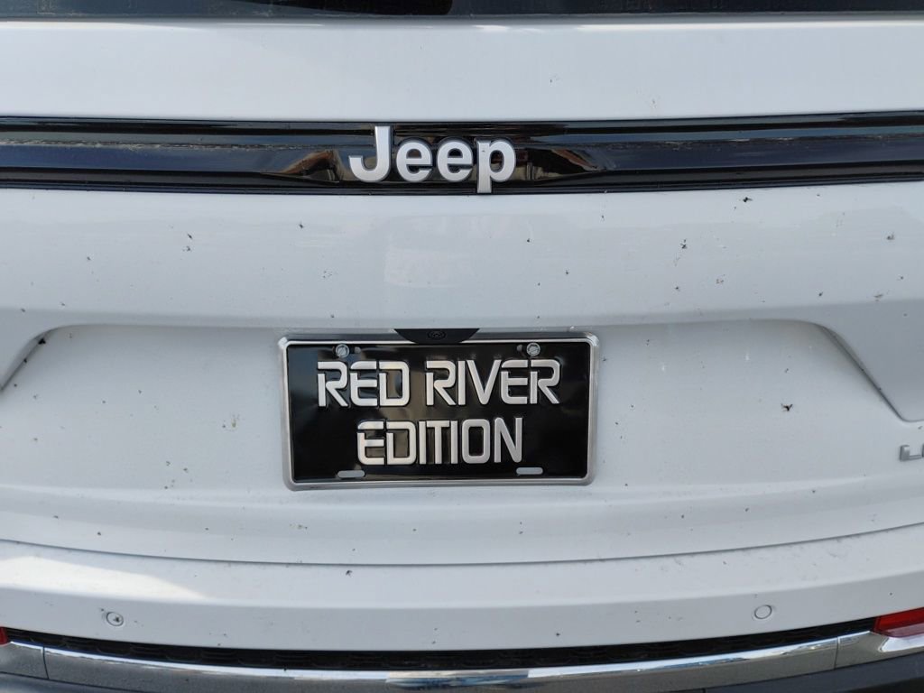 New 2025 Jeep Grand Cherokee Laredo w/ Trailer Tow Package image 12