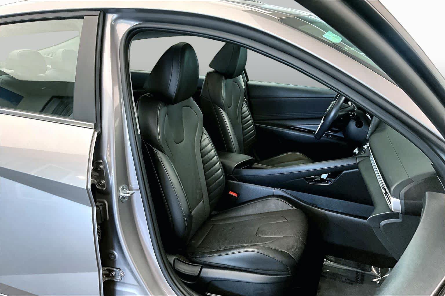 Used 2023 Hyundai Elantra Limited FWD image 9