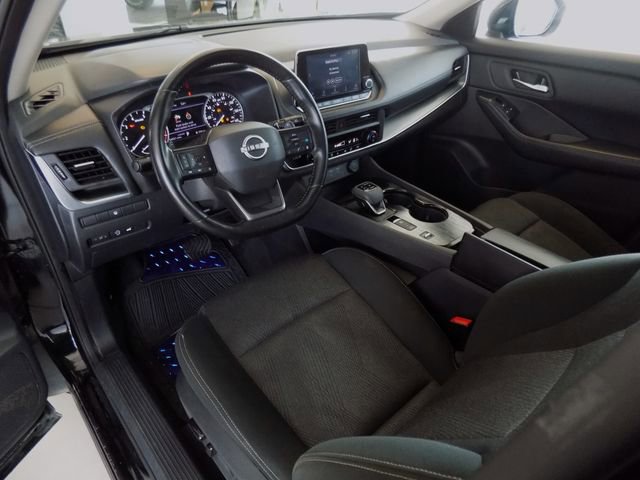 Used 2025 Nissan Rogue SV image 11