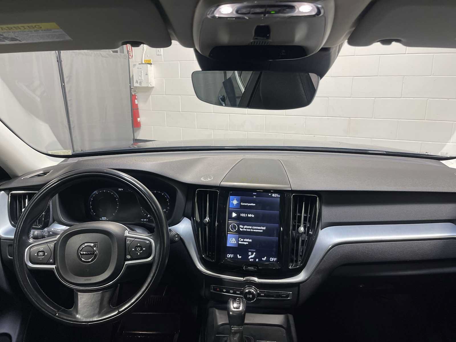 Used 2018 Volvo XC60 T5 Momentum w/ Vision Package AWD/4WD image 10