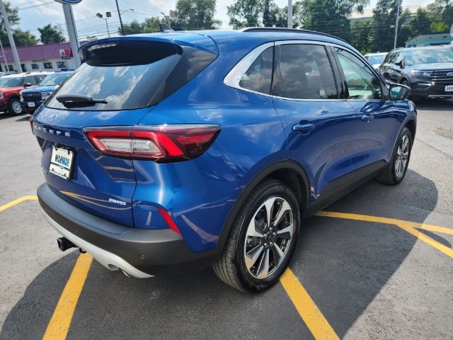 Used 2023 Ford Escape Platinum w/ Premium Technology Package image 8