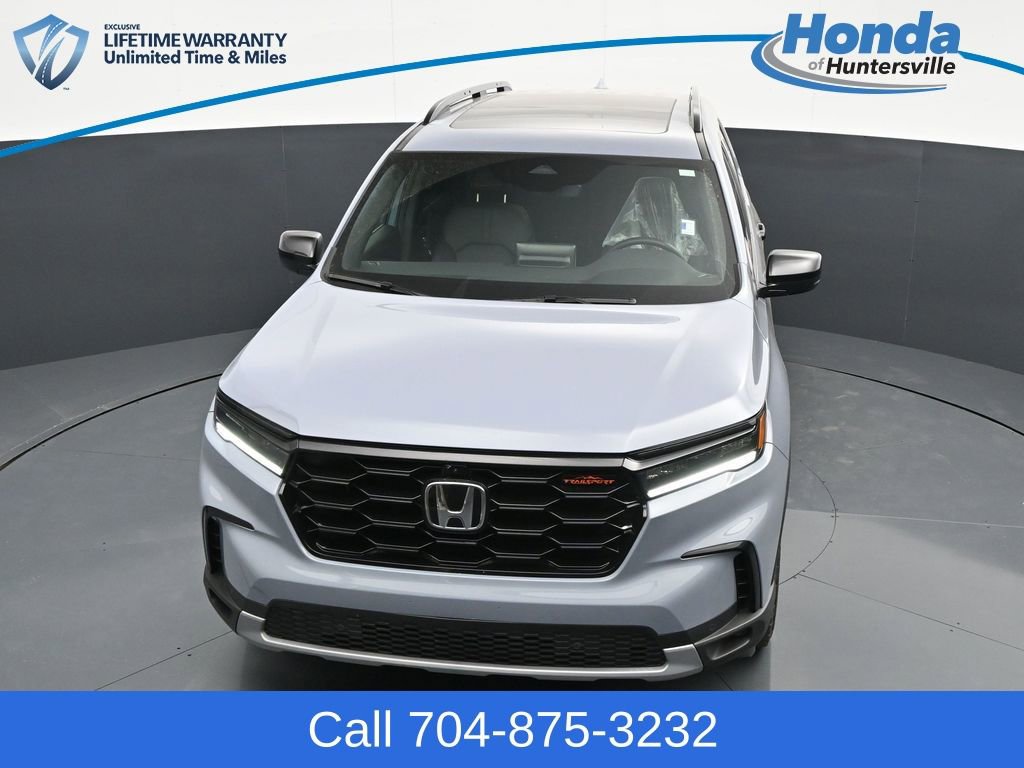 Used 2025 Honda Pilot TrailSport image 19