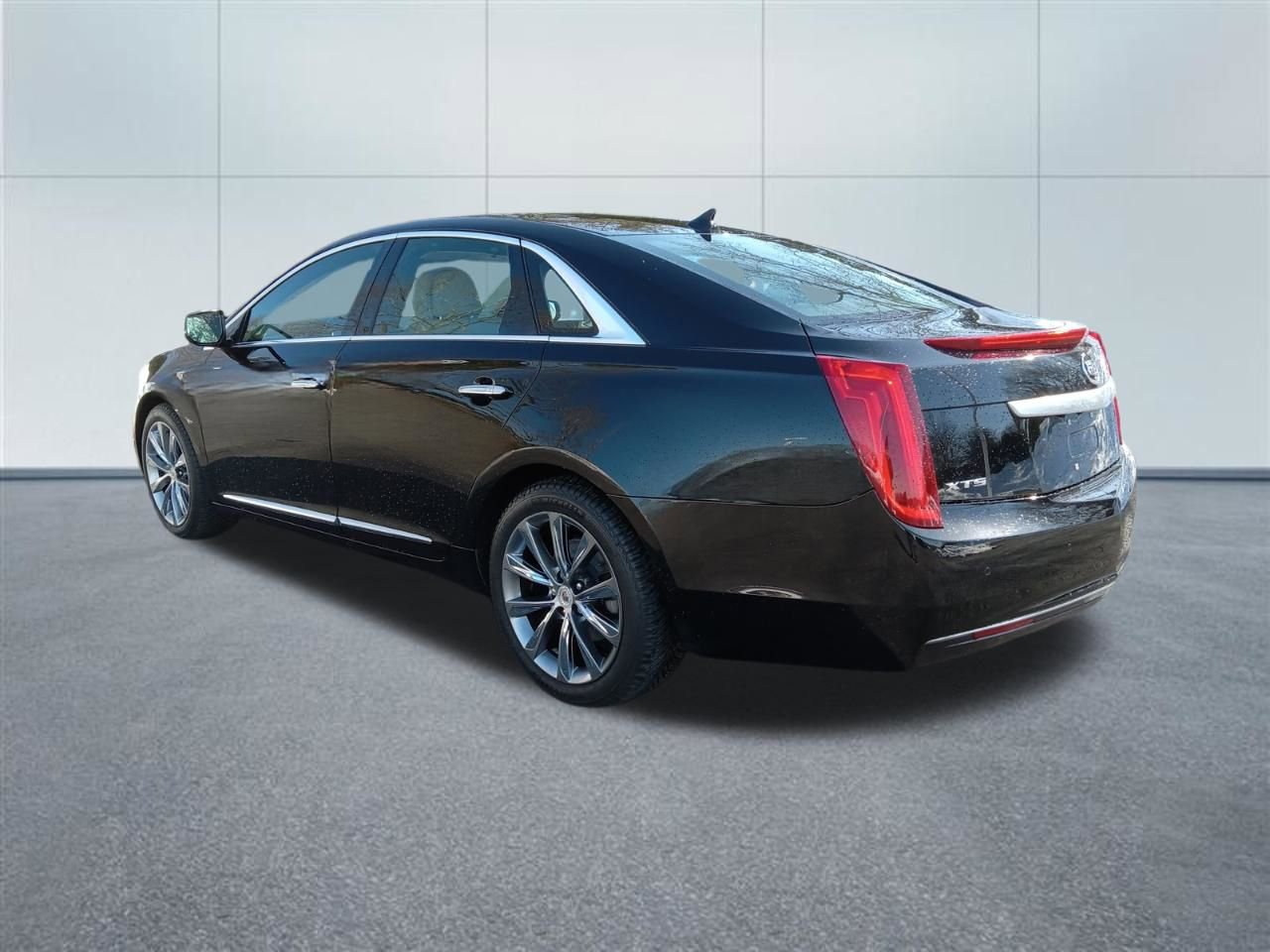Used 2014 Cadillac XTS w/ Rear Seat Comfort Package image 3