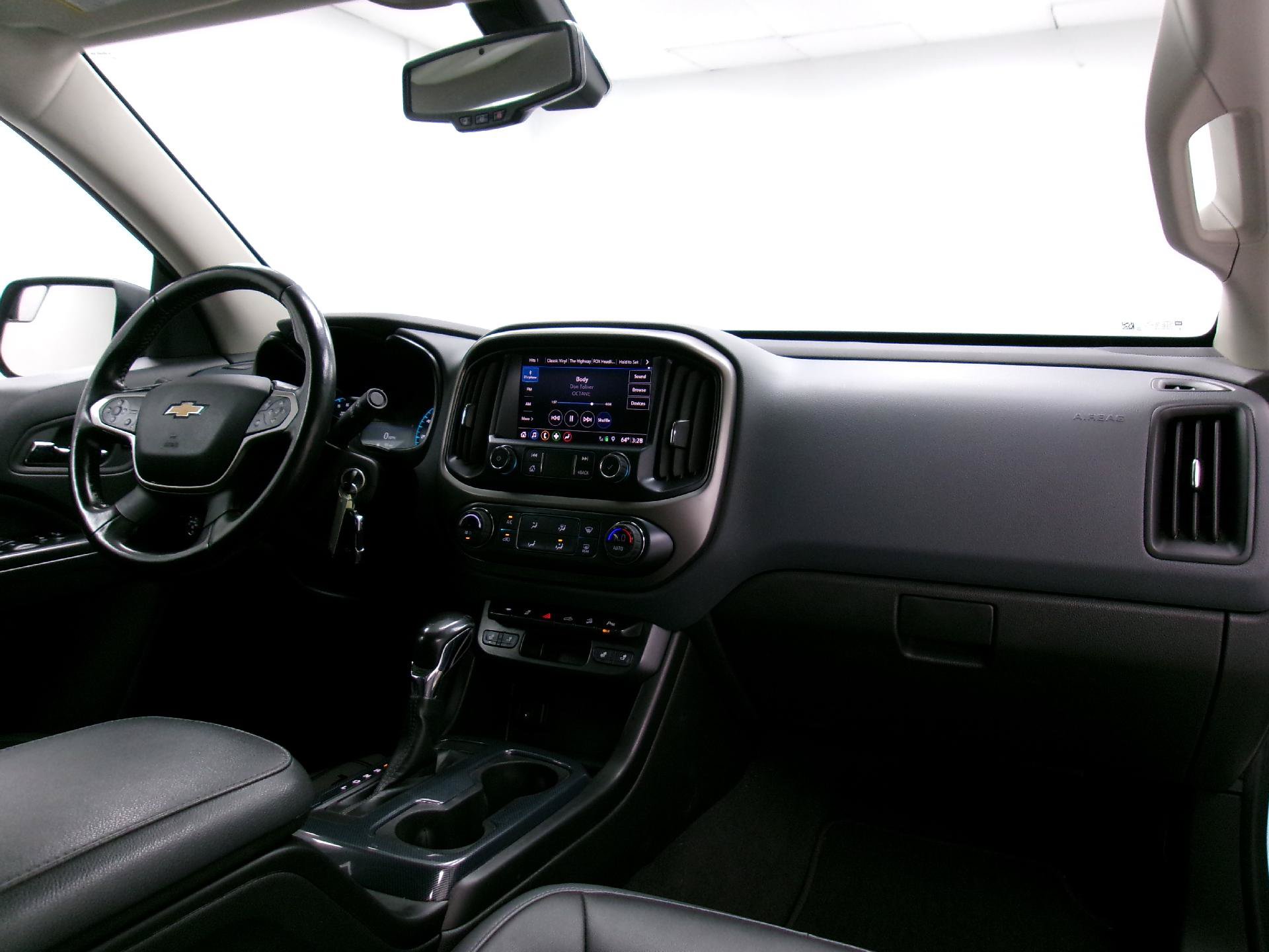 Used 2022 Chevrolet Colorado Z71 AWD/4WD image 3