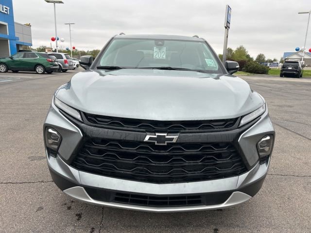 Used 2023 Chevrolet Blazer LT w/ Midnight/Sport Edition FWD image 2