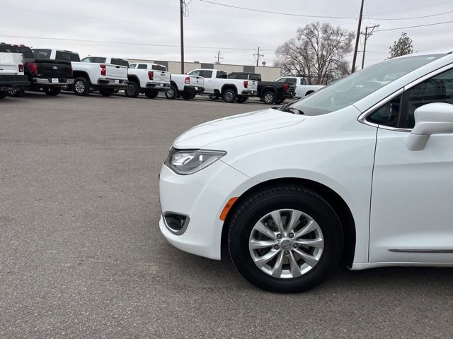 Used 2018 Chrysler Pacifica Touring-L w/ Premium Audio Group image 5