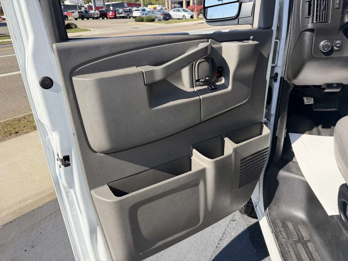 Used 2019 GMC Savana 2500 Extended RWD image 12