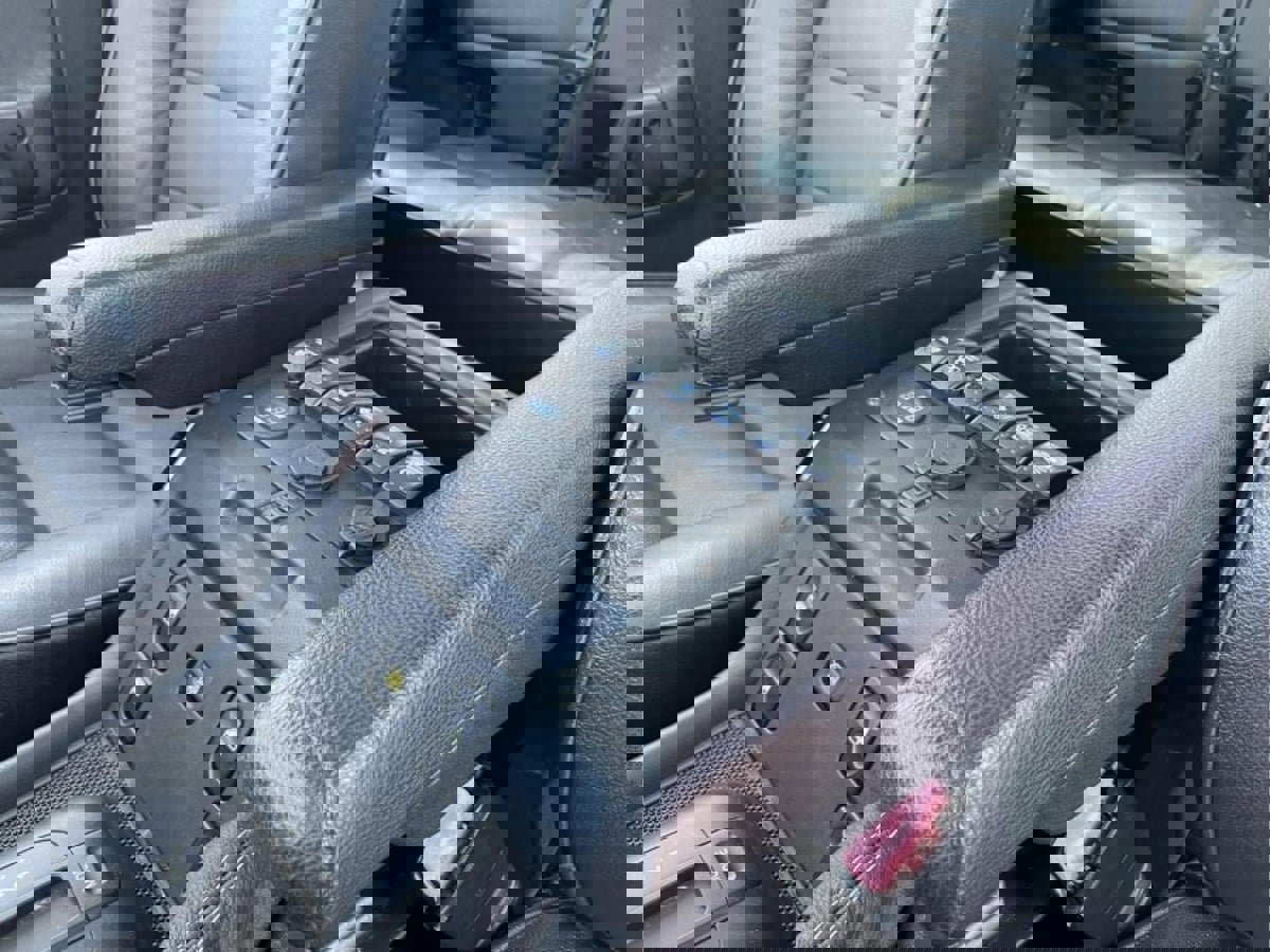 Used 2004 Land Rover Discovery SE image 12