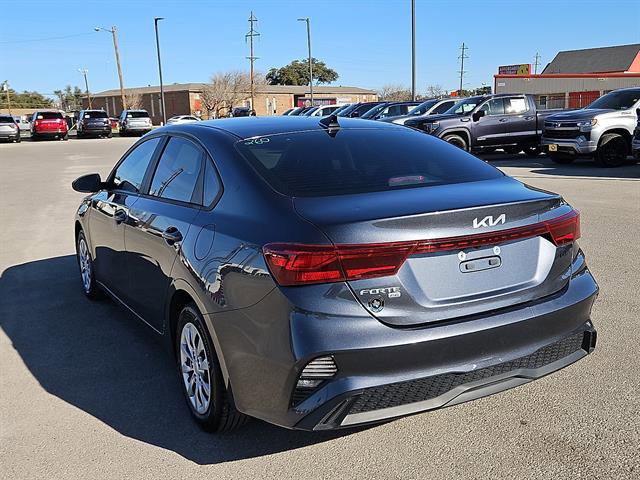 Used 2022 Kia Forte Sedan image 3