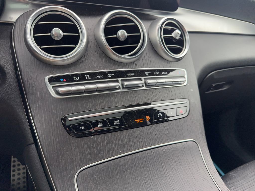 Used 2021 Mercedes-Benz GLC 300 4MATIC w/ AMG Line image 20