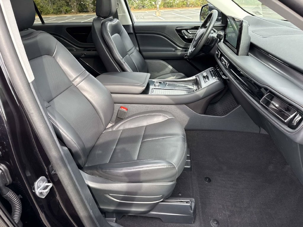 Used 2025 Lincoln Aviator AWD image 7