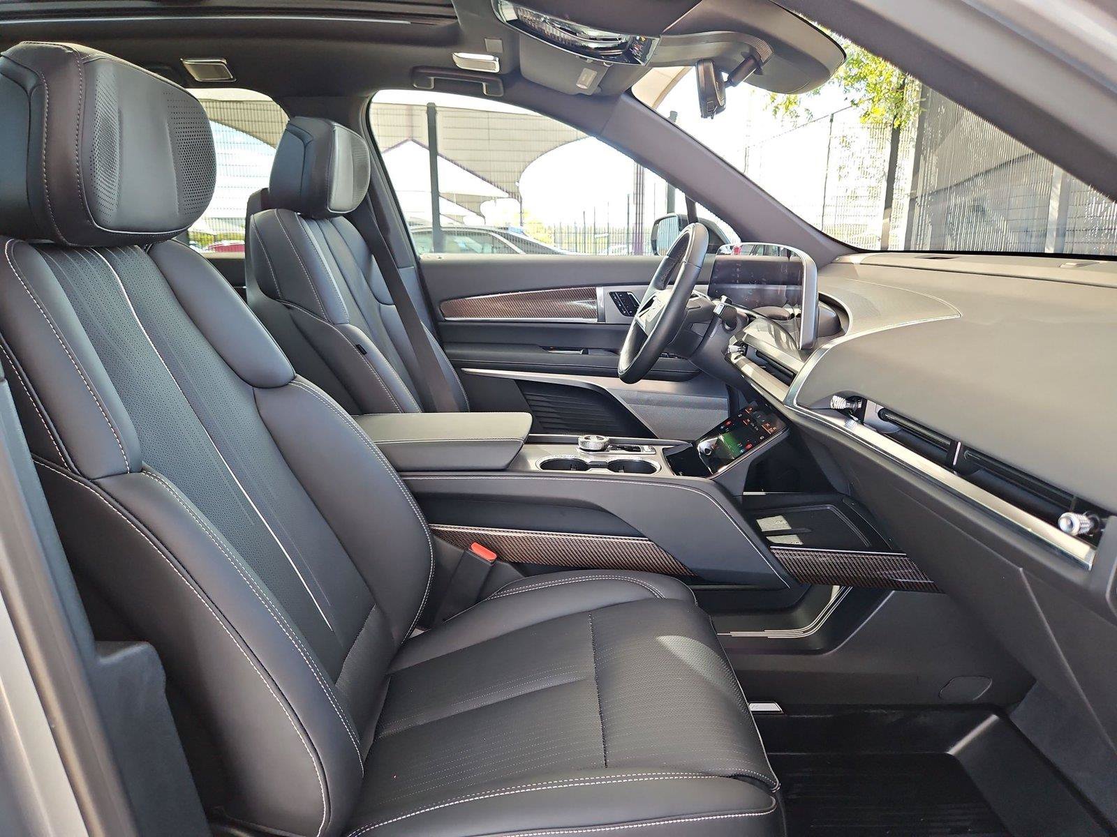 Certified 2026 Cadillac Vistiq Luxury w/ LPO, Floor Liner Package AWD/4WD image 20