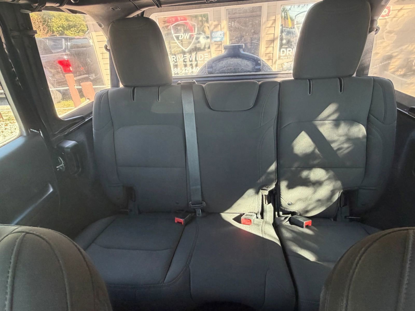 Used 2018 Jeep Wrangler Unlimited Sport image 13