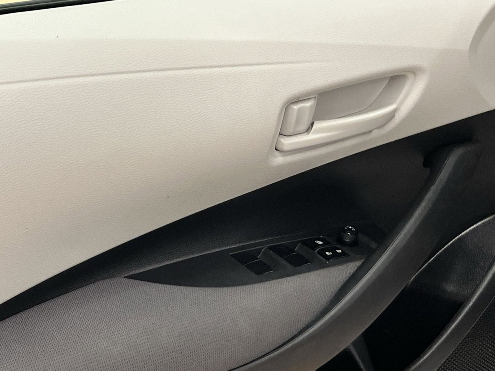 Used 2024 Toyota Corolla LE image 13