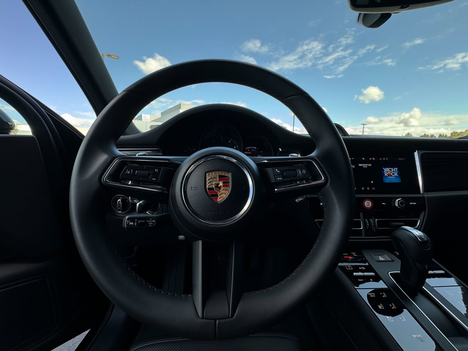 Certified 2025 Porsche Macan AWD/4WD image 16
