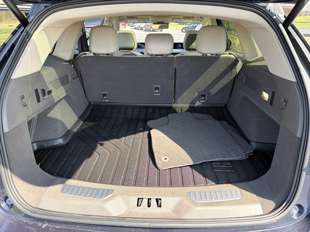 Used 2024 Lincoln Nautilus Reserve w/ Equipment Group 203A image 27