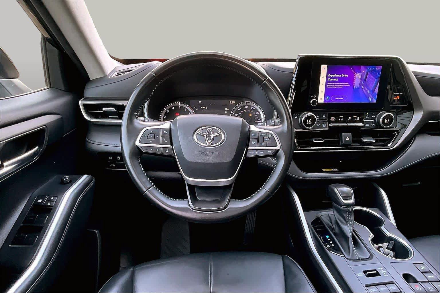 Used 2023 Toyota Highlander XLE AWD/4WD image 6