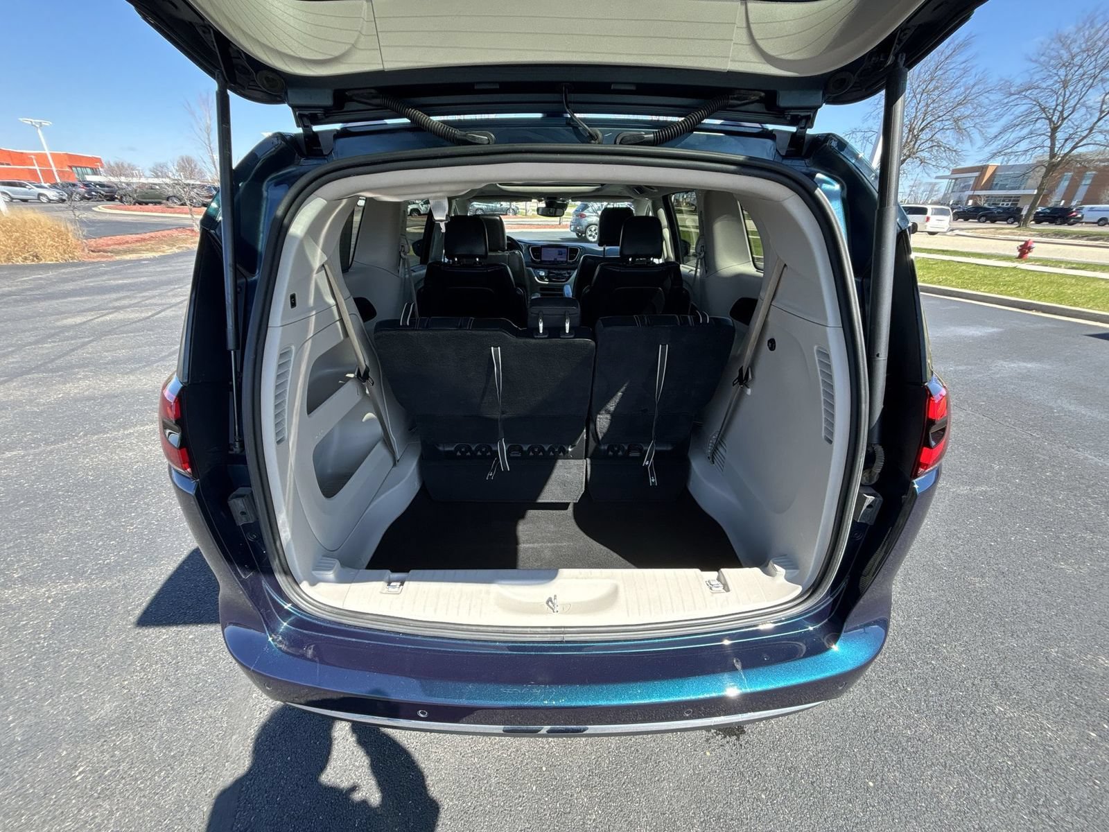 Used 2022 Chrysler Pacifica Touring-L AWD/4WD image 25