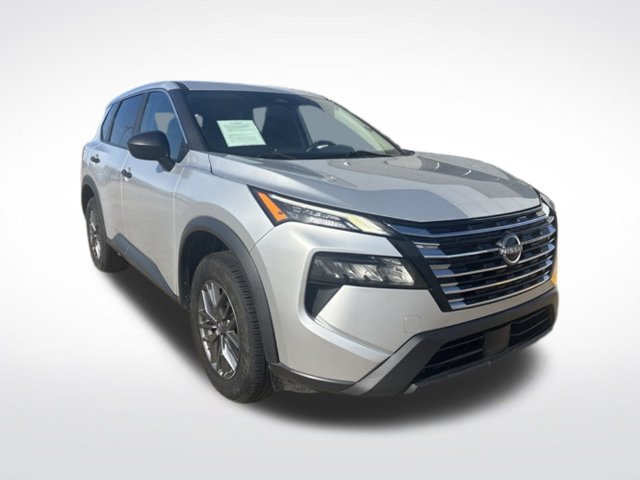 Used 2024 Nissan Rogue S AWD/4WD image 2