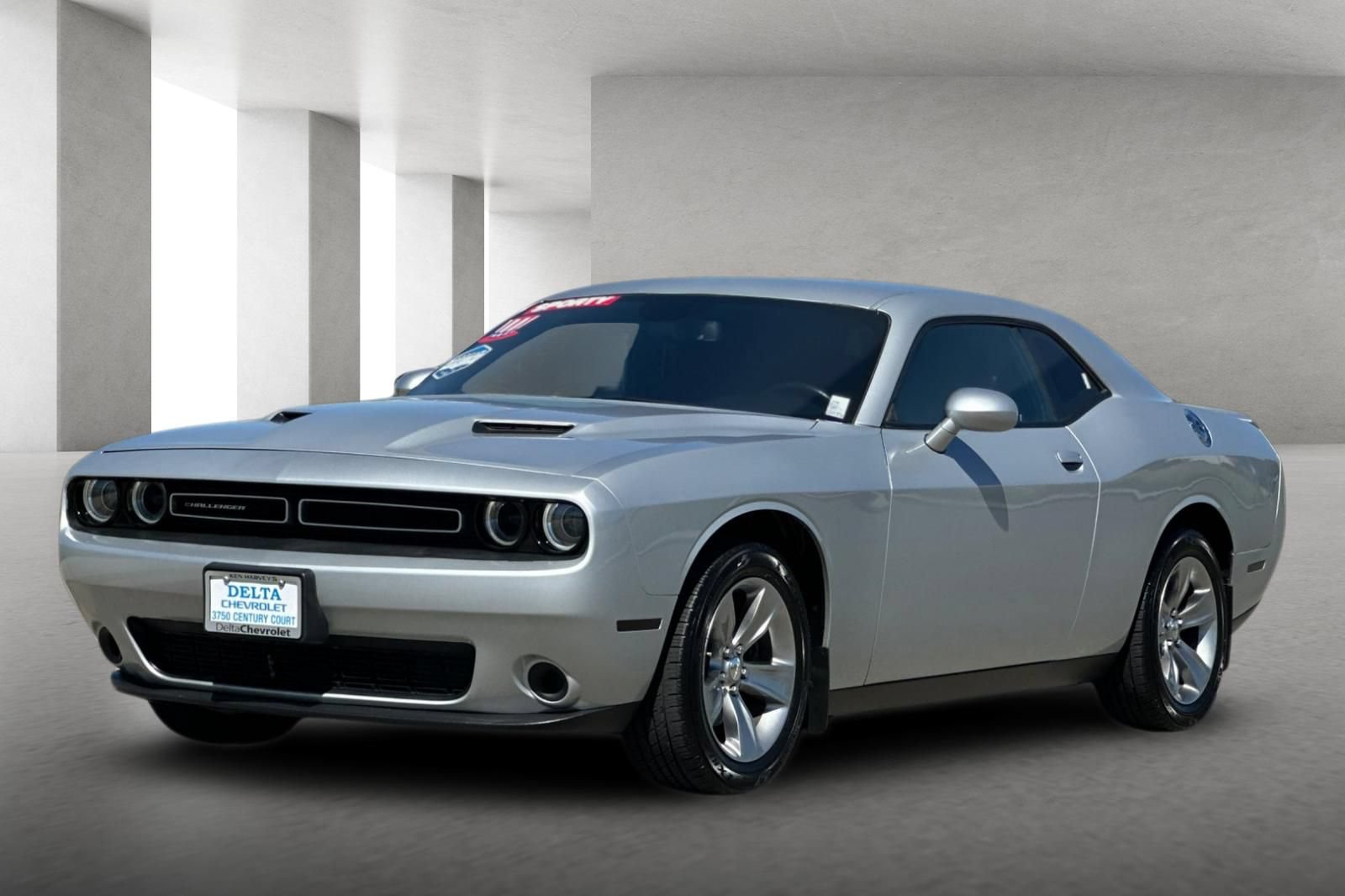 Used 2019 Dodge Challenger SXT RWD image 8