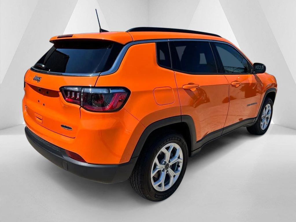 Used 2026 Jeep Compass Latitude image 7