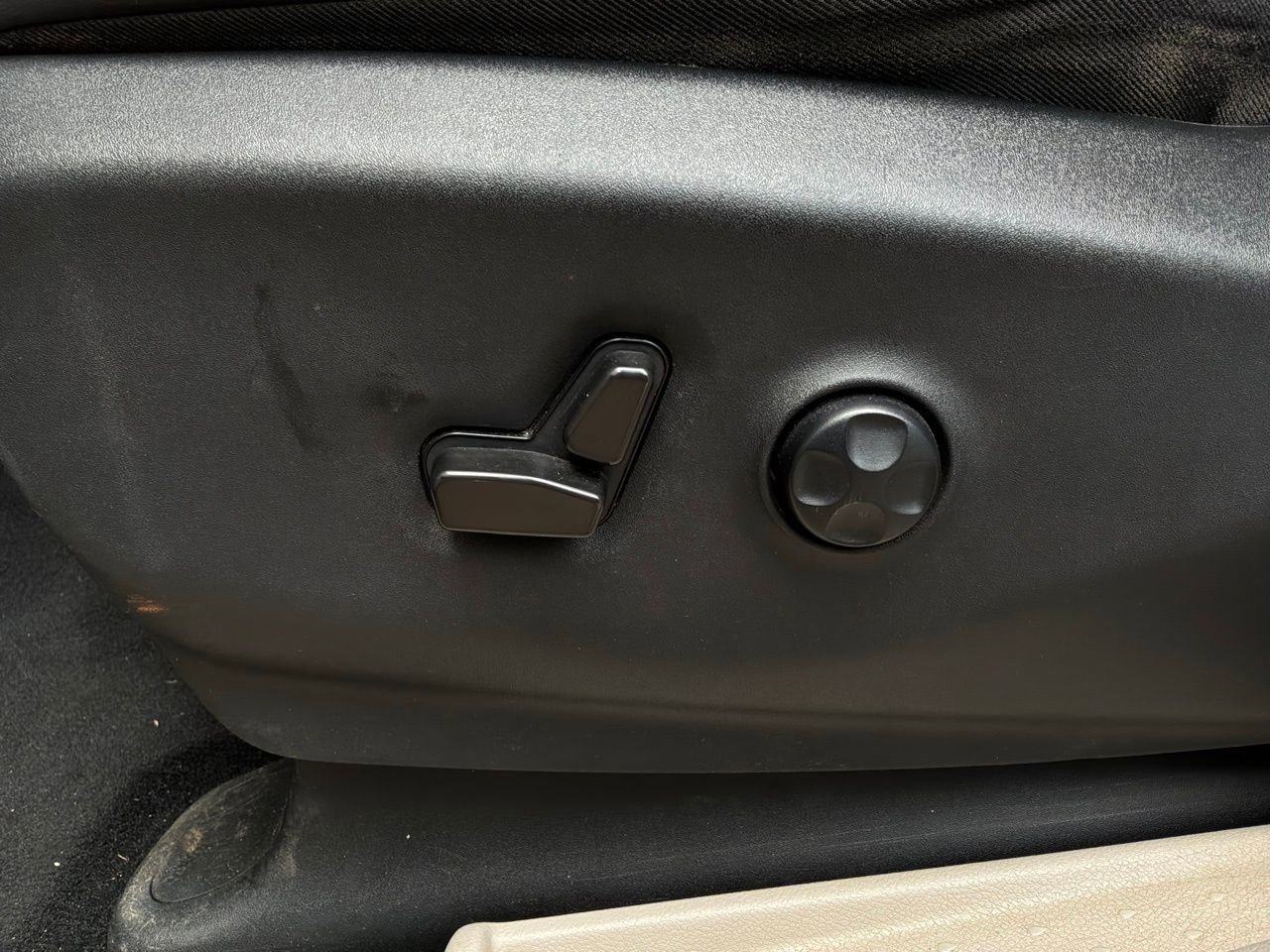 Used 2022 Chrysler Pacifica Limited FWD image 11