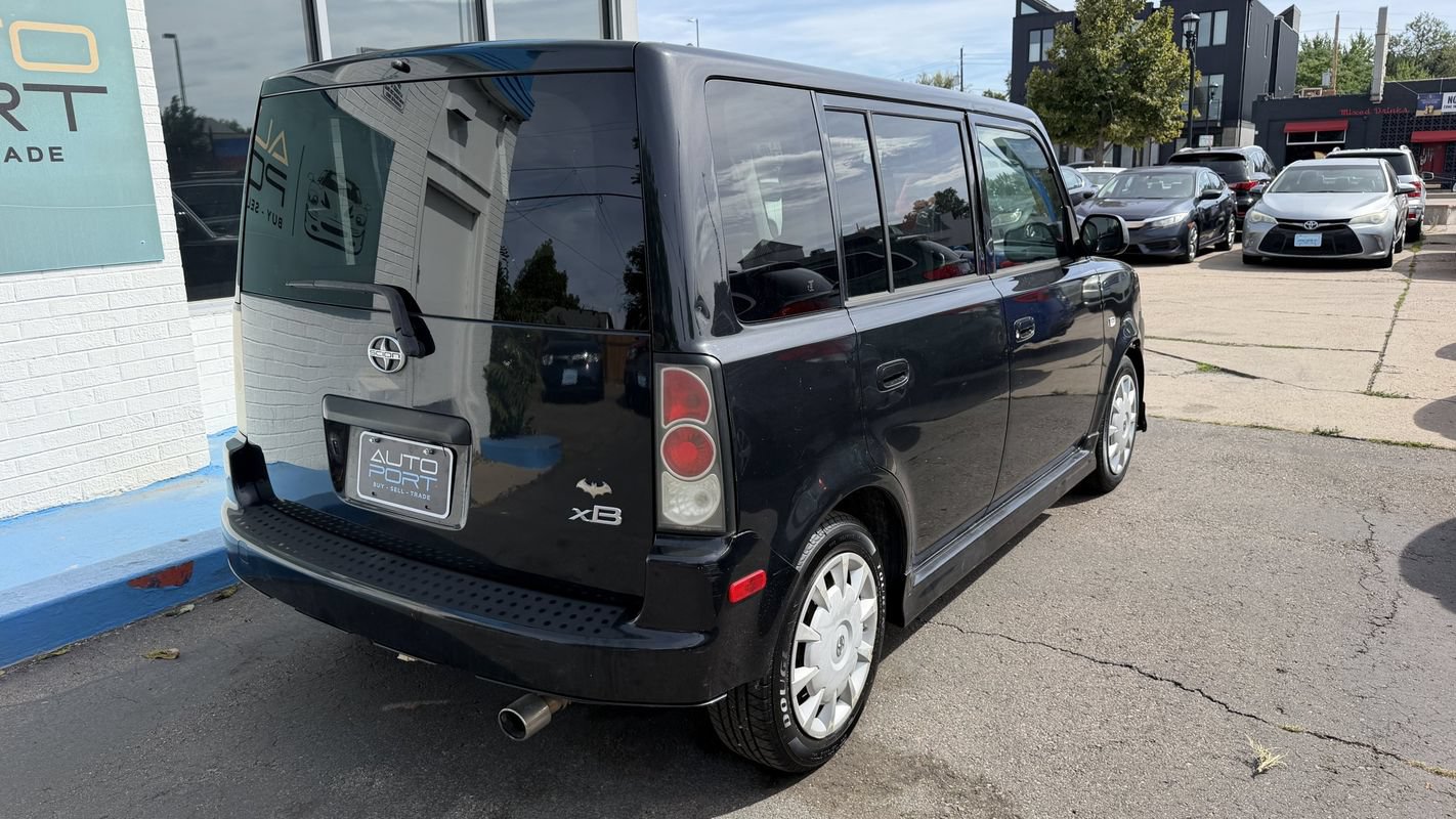 Used 2006 Scion xB FWD image 2