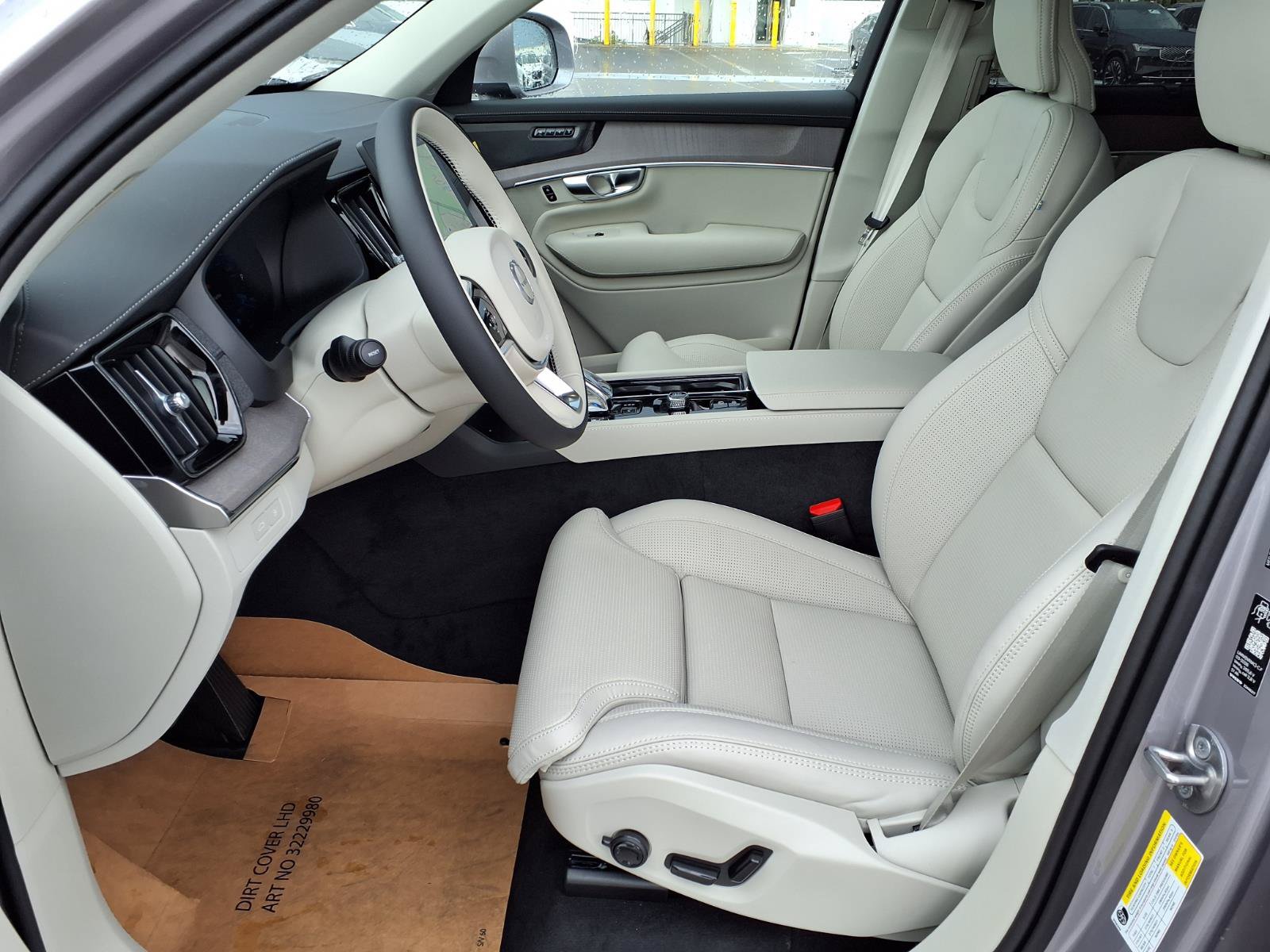 New 2026 Volvo XC90 T8 Ultra w/ Protection Package Premier AWD/4WD image 13