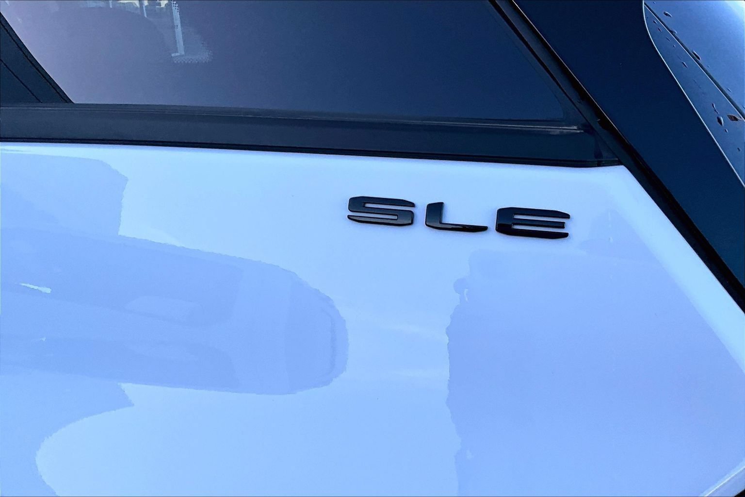 Used 2024 GMC Terrain SLE w/ Elevation Edition FWD image 32