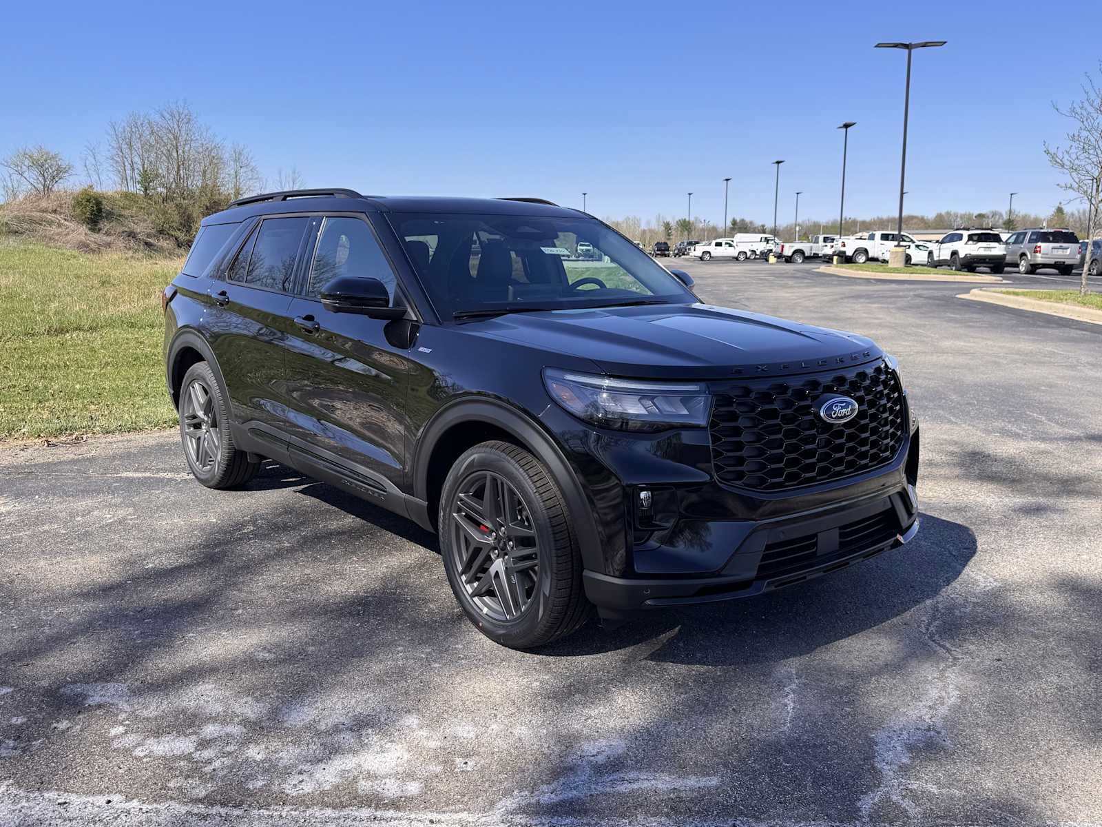 New 2026 Ford Explorer ST-Line w/ ST-Line Street Pack AWD/4WD image 2