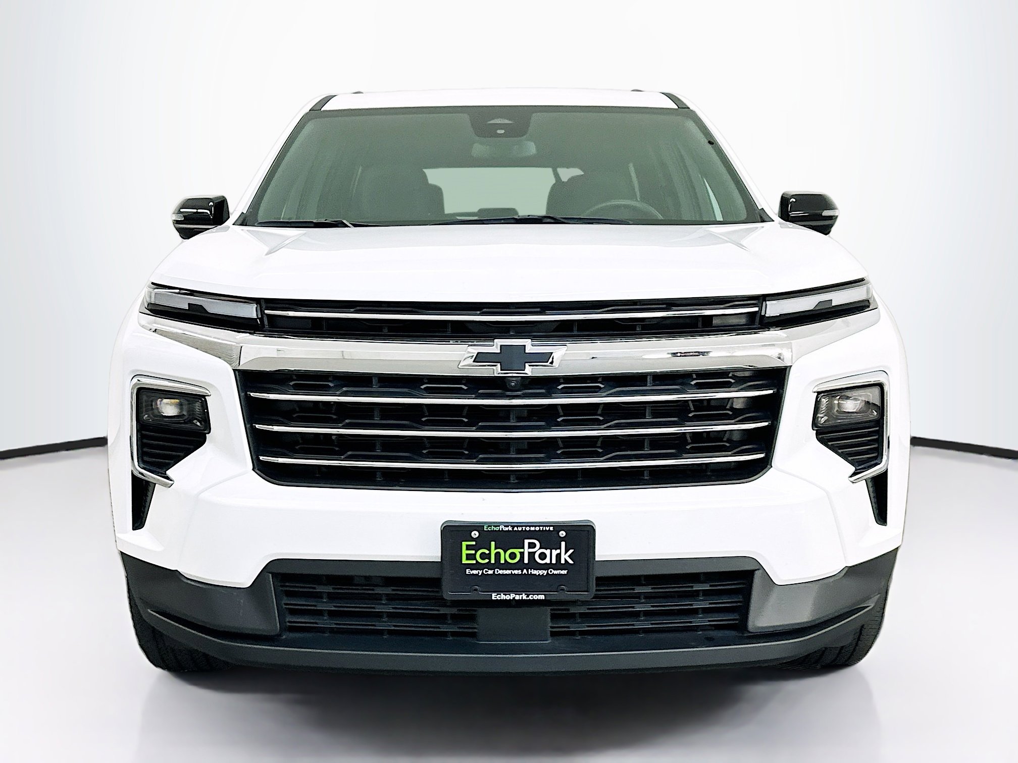 Used 2024 Chevrolet Traverse LT image 2