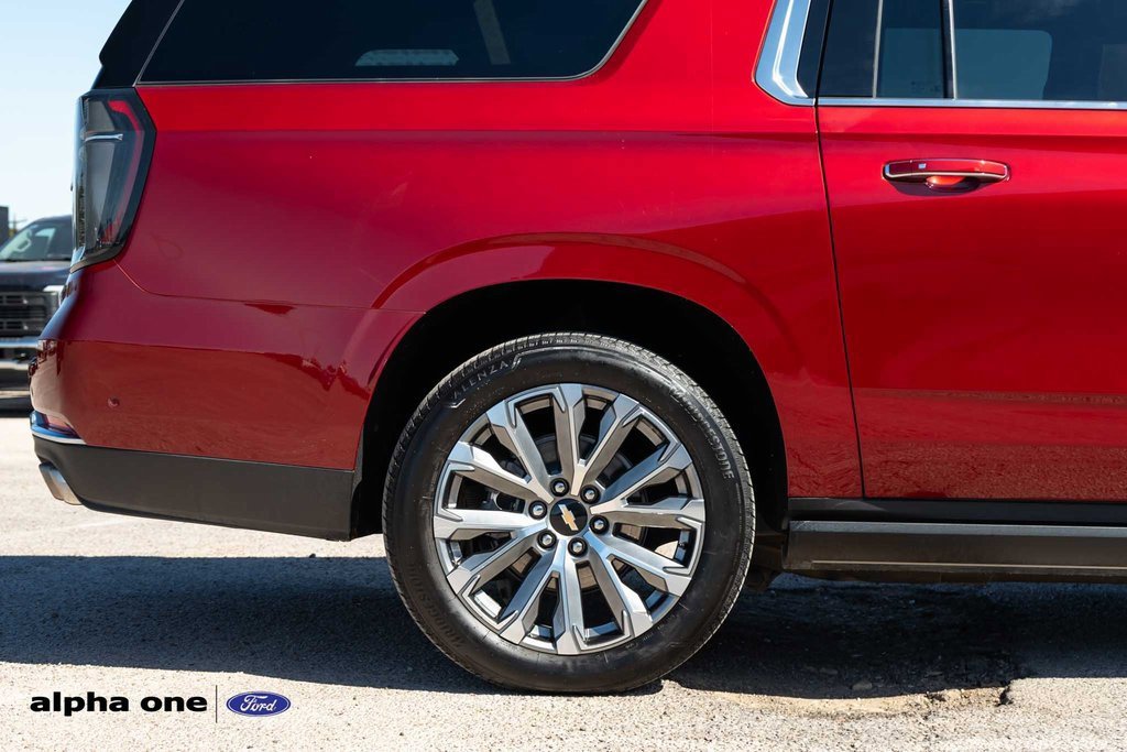 Used 2025 Chevrolet Suburban High Country image 4