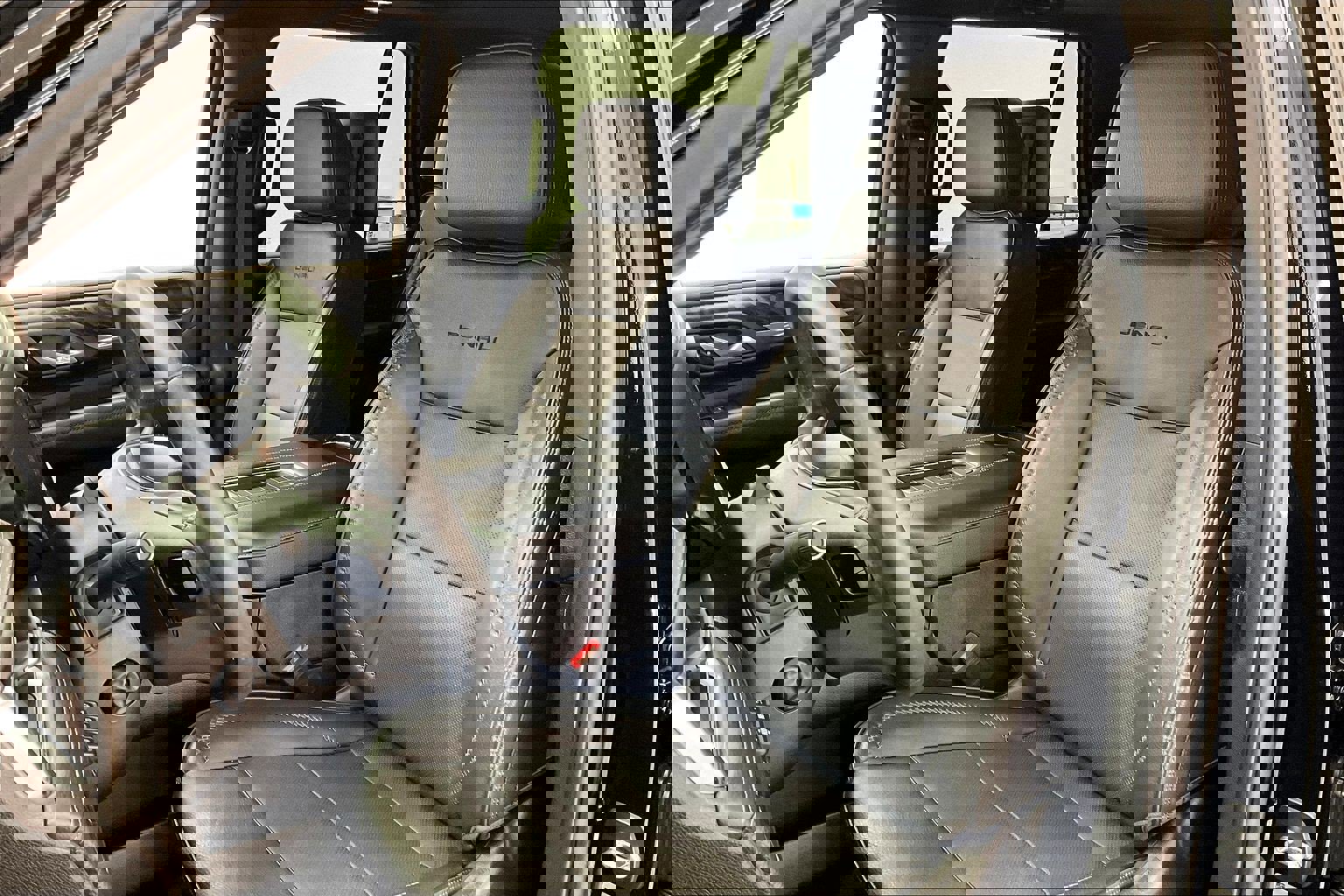 Used 2023 GMC Yukon Denali w/ Denali Reserve Package image 17