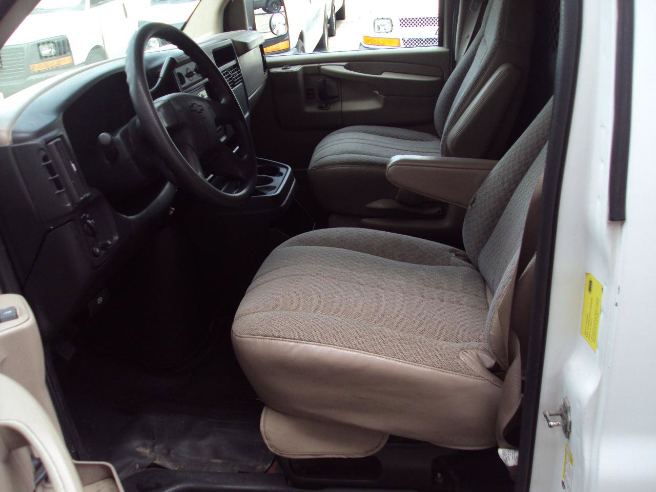 Used 2007 Chevrolet Express 1500 AWD image 18